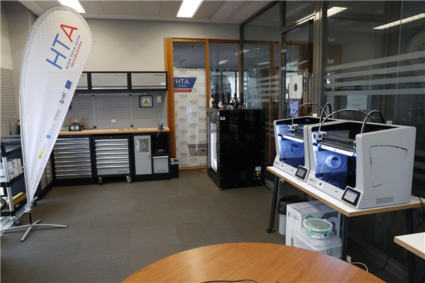 More equipment for the Autolab: Rapid prototyping is enhanced by a 5G network with Edge Computing, a collaborative robot, IT and VR, CNC and electronic equipment. 